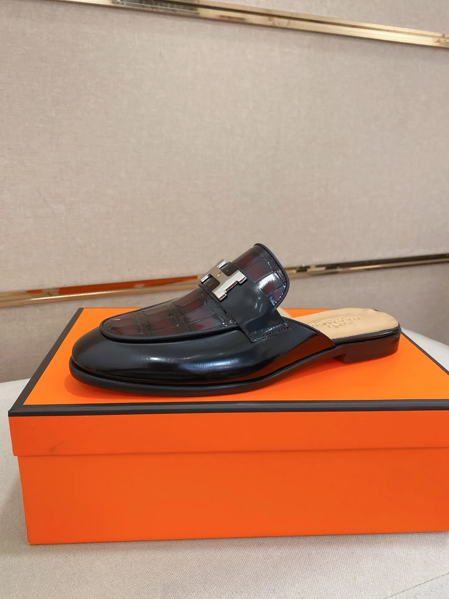 Men's clothing and shoes💰: 500💰《HERMES》【Classic original single version】Hermès half-drag; top 🔝purchasing agent🔍🔍 latest 🇺🇸 counter sale simultaneously, original ▲▲cowhide imported from Italy ▲▲Exquisite workmanship (Italian 🇮🇹Imported water-dyed 🐂cowhide lining) sole: original sole provided by the original factory, ⚠️exclusive double-layer activity·TPR·rubber·combined molded outsole; Yardage: 38-44. Can be customized45